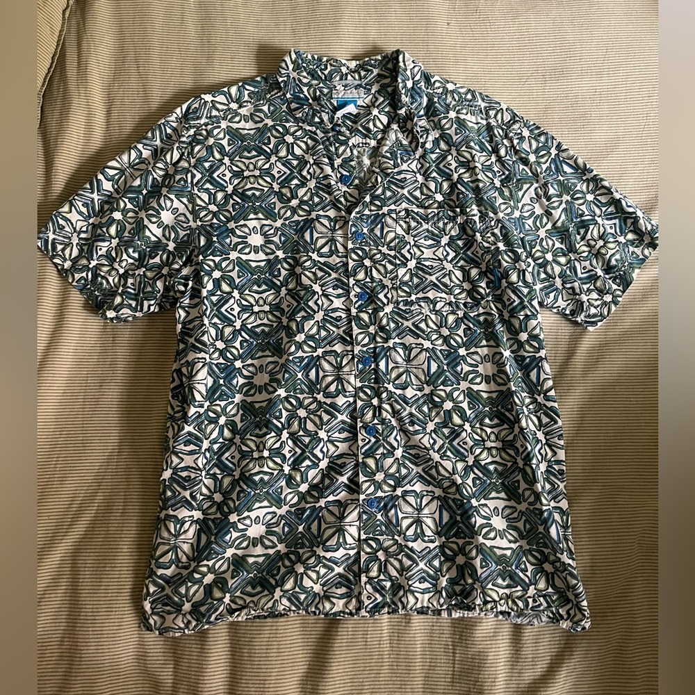 Columbia Patterned Short Sleeve Button-up Camp Shirt - Men’s Size L